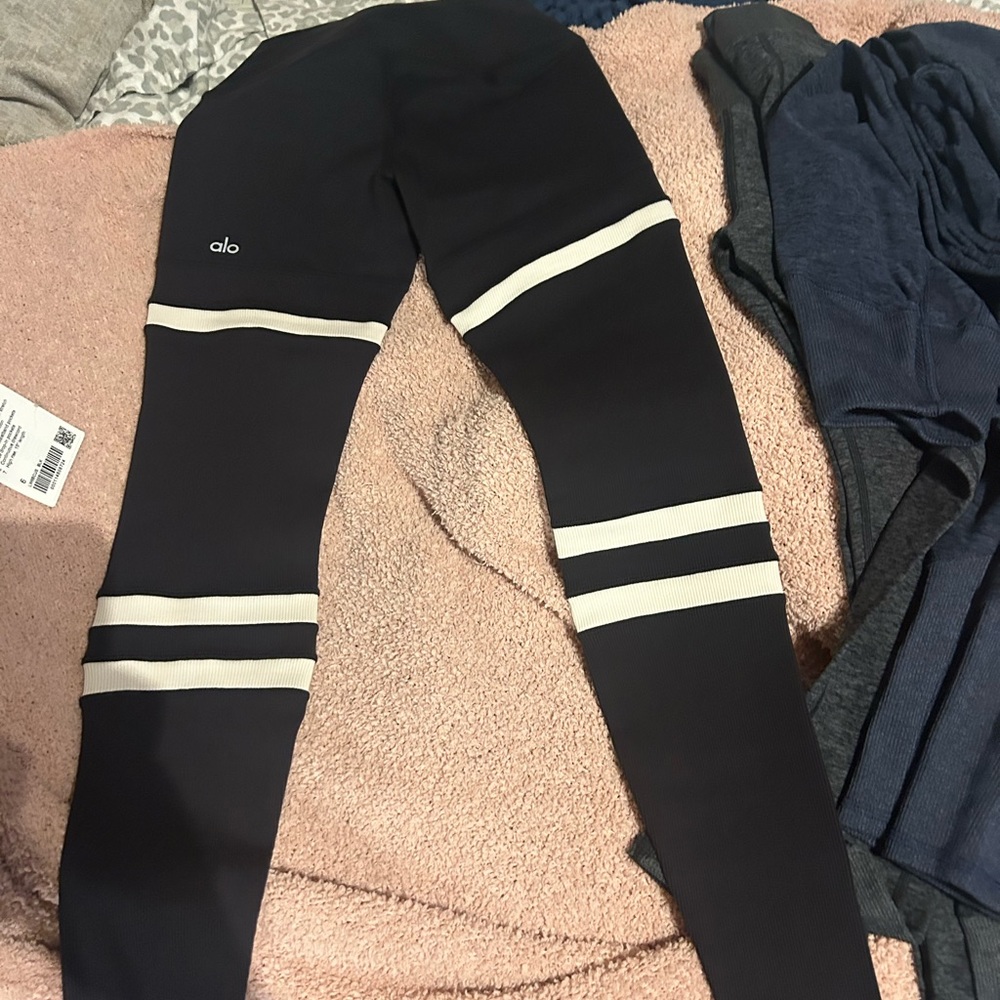 Alo size small never worn!